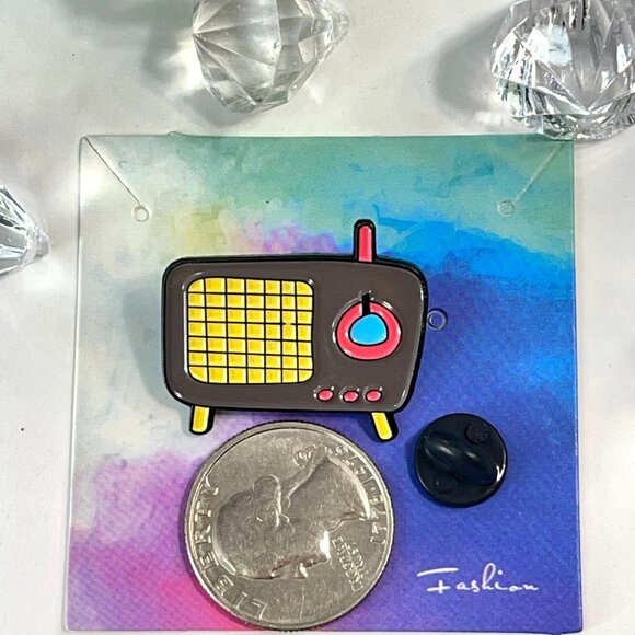 Radio Vintage Lapel Pin Retro Brown Brooch Enamel Badge Pin Accessories Jewelry - Picture 2 of 6